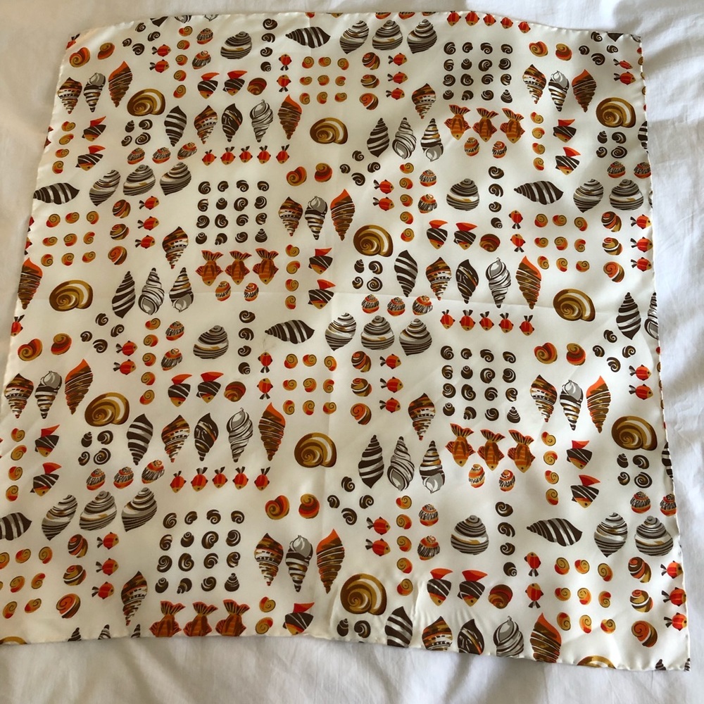 Shells and fish scarf
